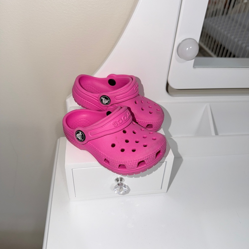 Kids Pink Crocs Size 6
